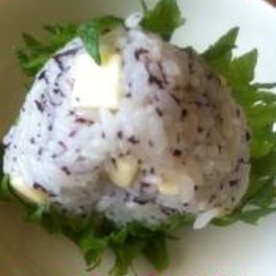 一度食べてみて ゆかりチーズおにぎり レシピ 作り方 By キラキラ 楽天レシピ
